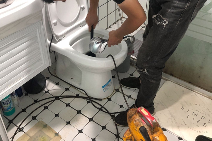 江门马桶堵塞自己疏通还是找师傅?专业上门服务让你省时更省心